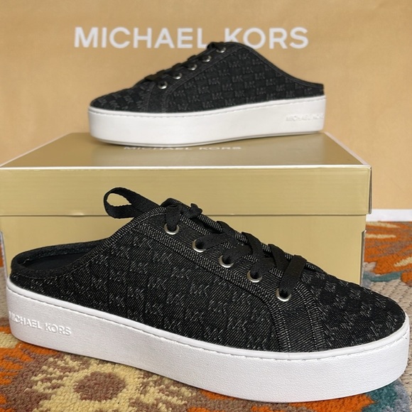 Michael Kors POPPY SLIDE SNEAKER MK DEBOSSED WASHED DENIM
49T4POFP3D Platforms - Picture 16 of 16